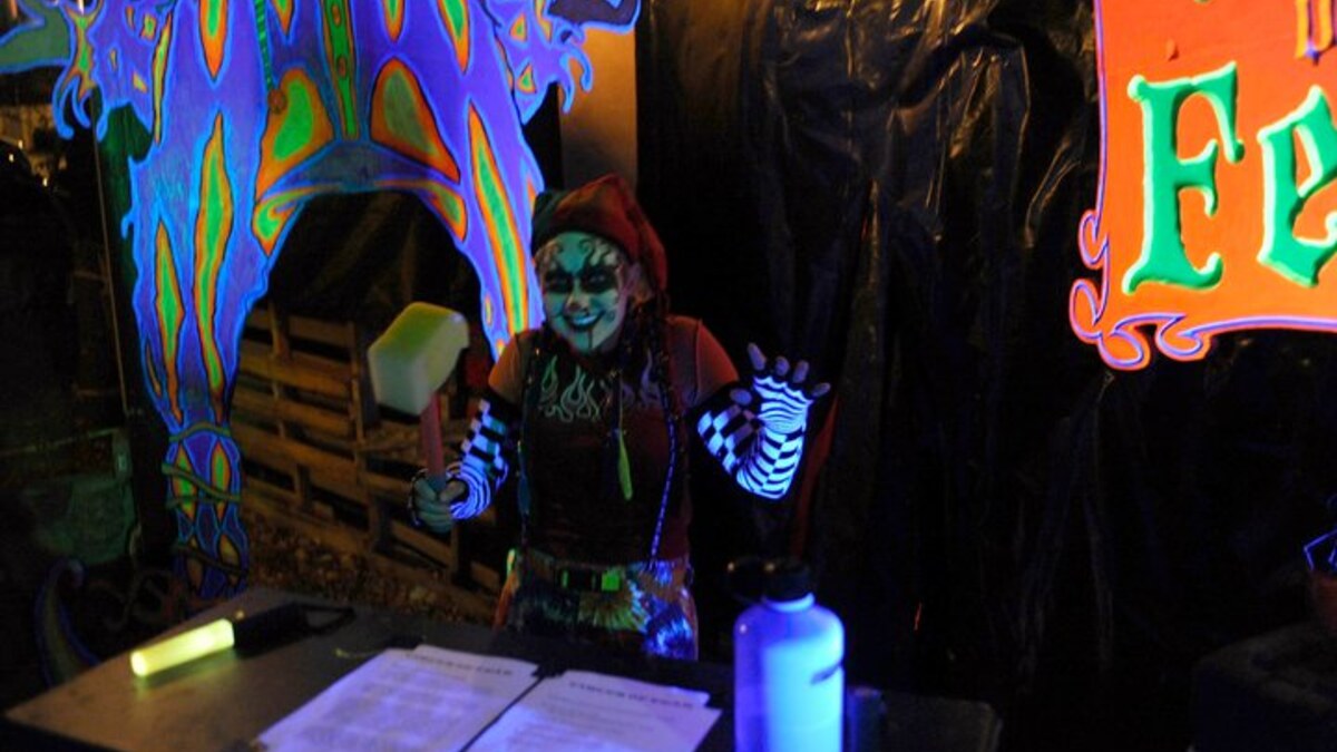 Chromodepth Haunted House